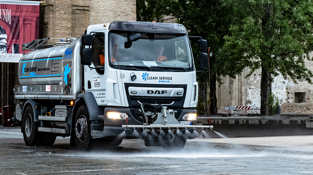 Intervento Clean Service per l’igiene ambientale: raccolta differenziata, pulizia di aree esterne e gestione di rifiuti urbani e speciali in ottica sostenibile