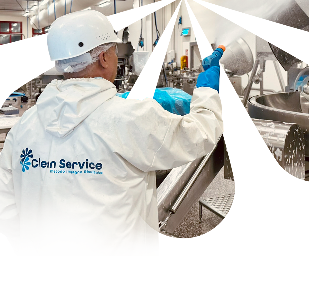 Sanificazione professionale di impianto alimentare con operatore Clean Service in tuta protettiva e idropulitrice ad alta pressione