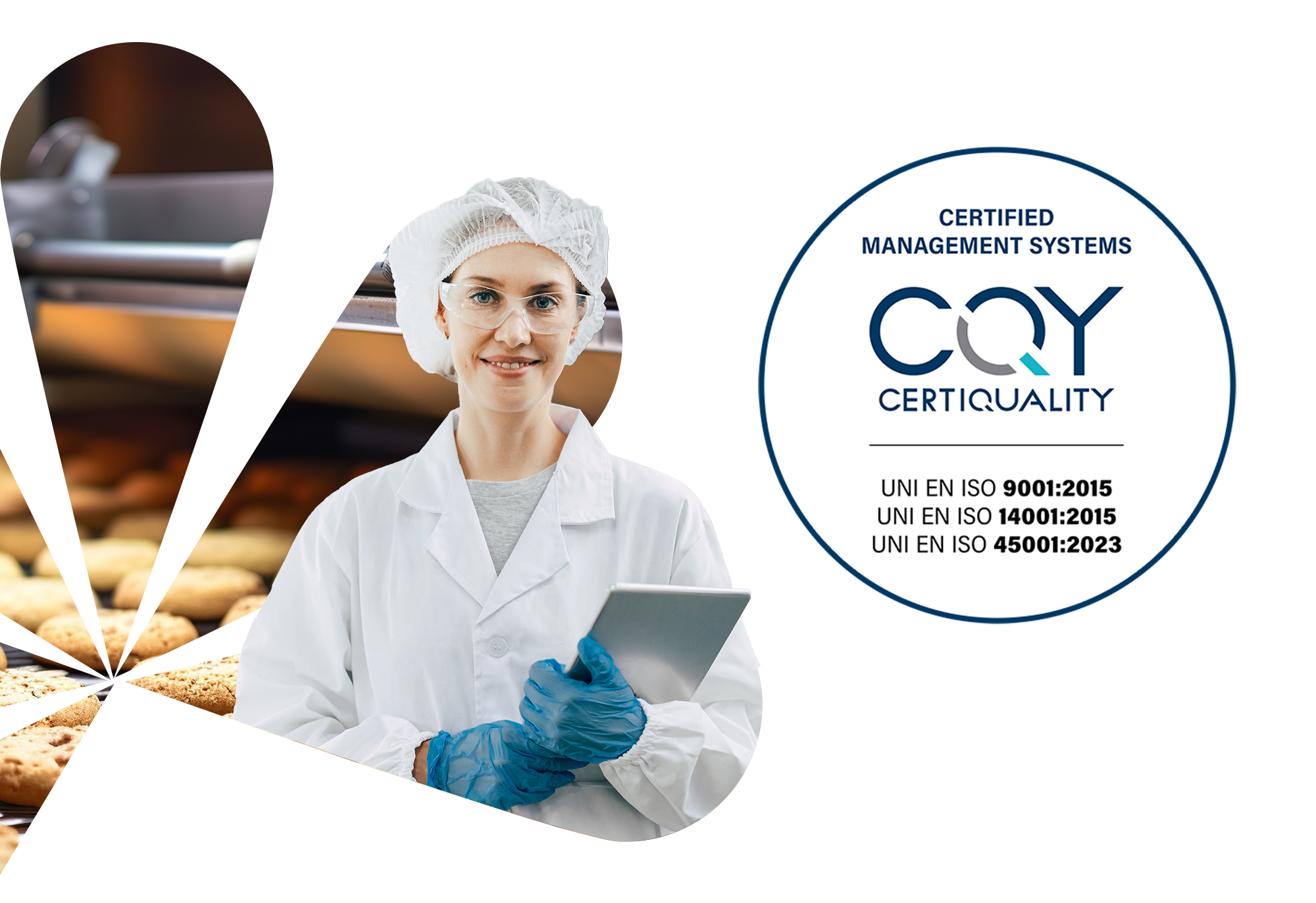 Tecnologa alimentare Clean Service davanti a linea produttiva con certificazioni ISO 9001, 14001 e 45001 rilasciate da Certiquality